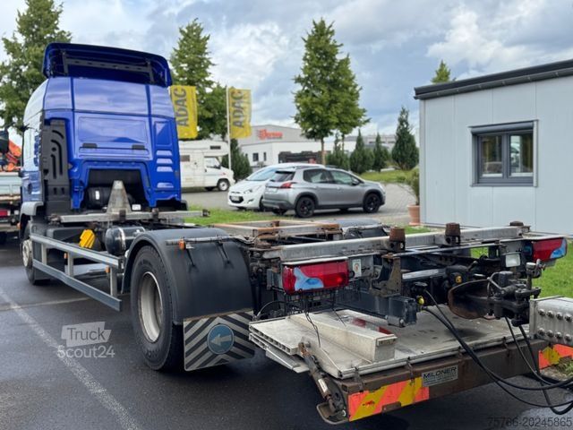 Camion porte-caisses amovibles MAN TGM 18.340 / LBW / 7 SITZER / AHK