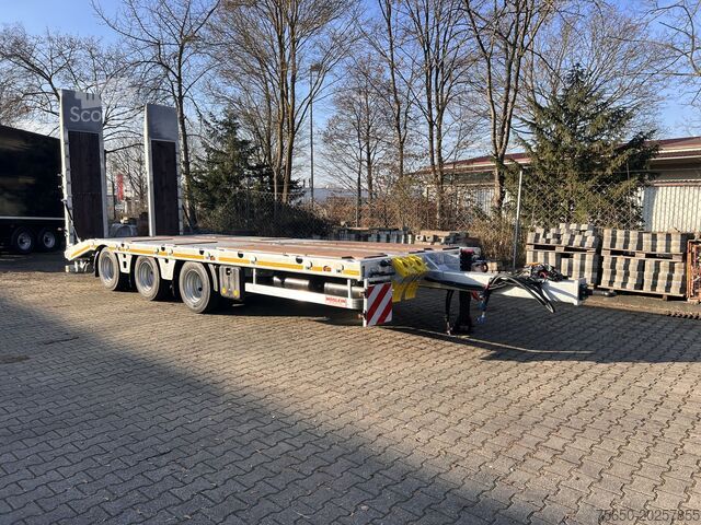 Rimorchio a pianale ribassato Möslein TT 32 Zugrohr gerade  34 t GG Tridem- Tieflader 3 Achs, gelenktNeufahrzeug