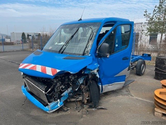Châssis de fourgon MERCEDES-BENZ TEILEVERKAUF Sprinter 215 DoKa Motor&Getriebe ok