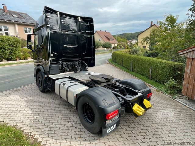 Стандартен влекач DAF XF 530 FT BL Retarder Standklima Corner View ACC
