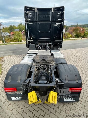 Стандартен влекач DAF XF 530 FT BL Retarder Standklima Corner View ACC