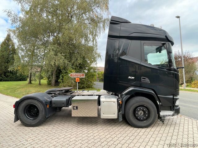 Стандартен влекач DAF XF 530 FT BL Retarder Standklima Corner View ACC