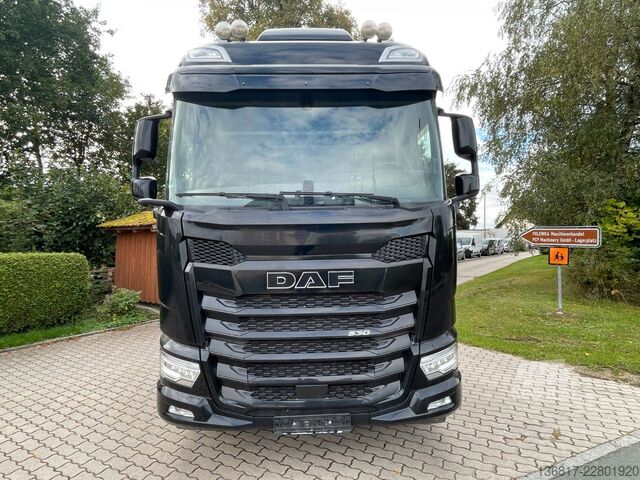 Стандартен влекач DAF XF 530 FT BL Retarder Standklima Corner View ACC