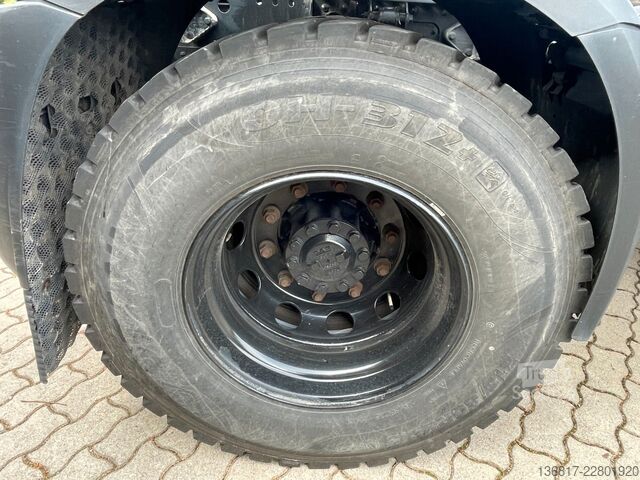 Стандартен влекач DAF XF 530 FT BL Retarder Standklima Corner View ACC