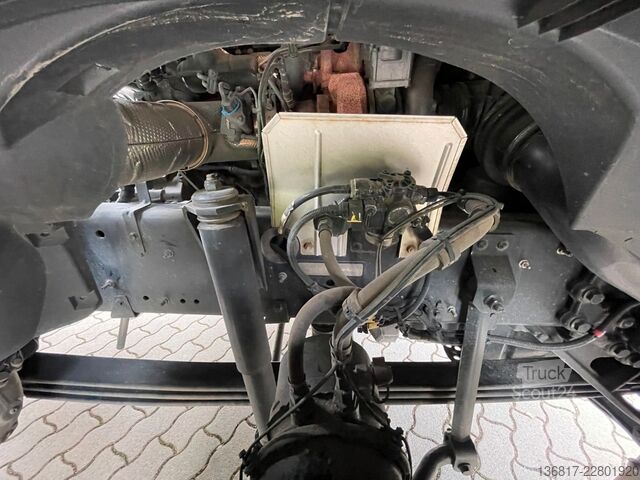Стандартен влекач DAF XF 530 FT BL Retarder Standklima Corner View ACC