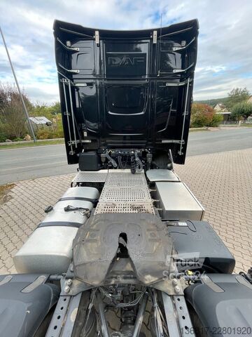 Стандартен влекач DAF XF 530 FT BL Retarder Standklima Corner View ACC
