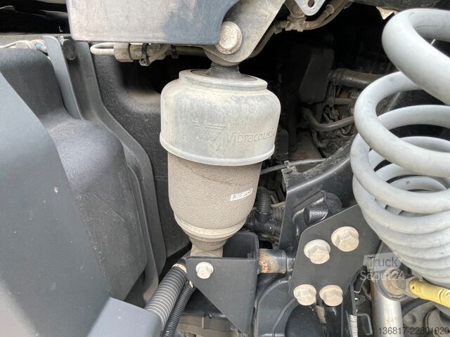 Стандартен влекач DAF XF 530 FT BL Retarder Standklima Corner View ACC