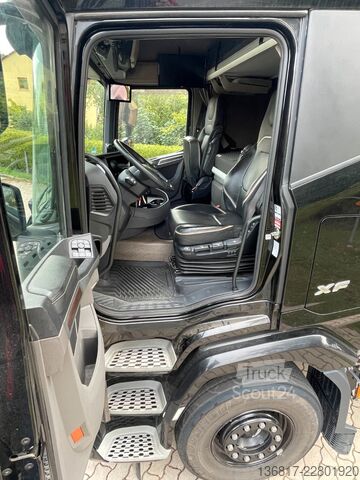 Стандартен влекач DAF XF 530 FT BL Retarder Standklima Corner View ACC
