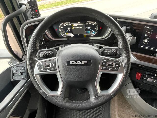 Стандартен влекач DAF XF 530 FT BL Retarder Standklima Corner View ACC