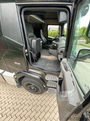 Стандартен влекач DAF XF 530 FT BL Retarder Standklima Corner View ACC