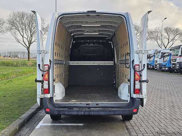 High-roof van RENAULT MASTER 2.3 L3H2 Maxi Navi Euro6
