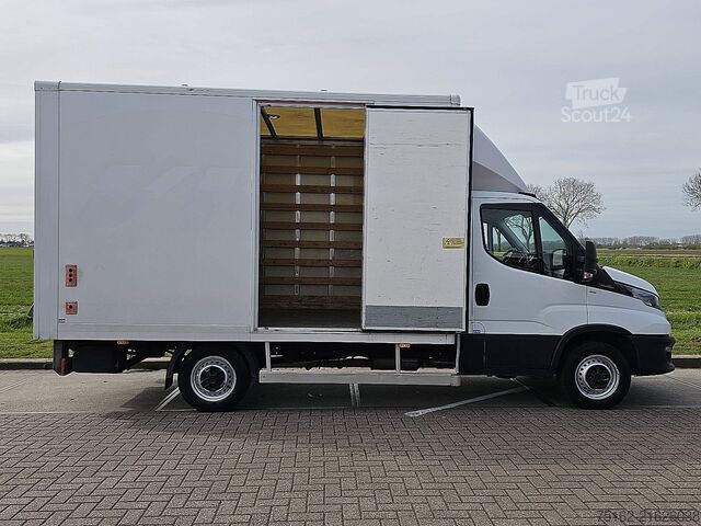Suitcase IVECO DAILY 35S12 Bakwagen Laadklep!