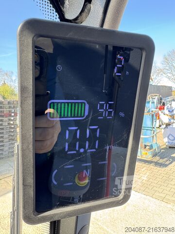 Heftruck EP Equipment EFL253 Lithium Ionen Triplex