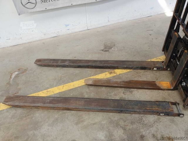 Ανυψωτικό περονοφόρο με εμπρόσθιο φορτηγό MANITOU MI 25 G / Triplex: 4.70m / nur 1.976h! / SS