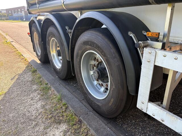 Siilo Feldbinder Silo 40M3 / BPW Axles / Discbrakes