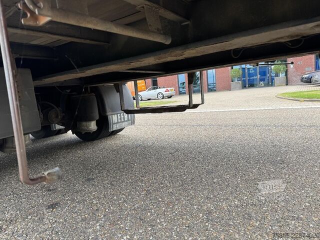 Puoliksi matalalataava Meert Semi Curtainside / SAF / Double Tires