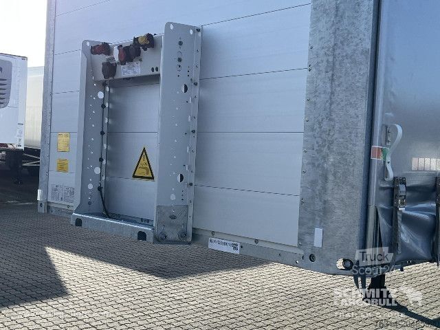Semi-remorque bâchée Schmitz Cargobull Curtainsider Mega Getränke