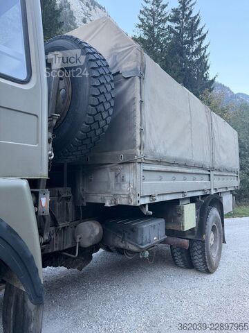 Вантажівка з платформою і тентом MAN 19.281 4X4 FAHRSCHULE 128000 KILOMETER ERSTER AT