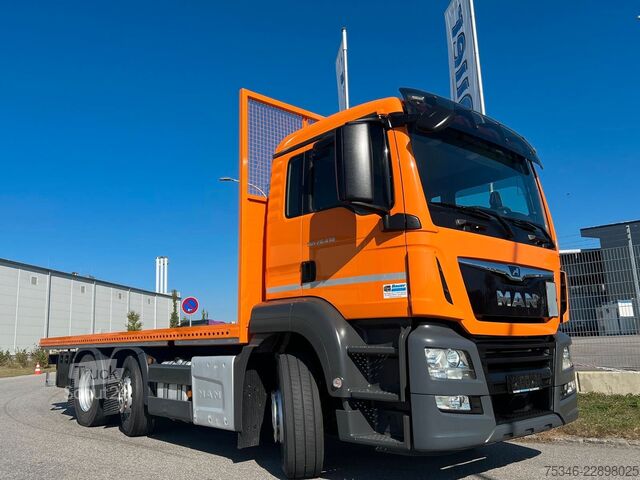 Kamion sa ravnom platformom MAN TGS 26.430/Pritsche6,10m/Lenkachse/ADR/NL16,4 to