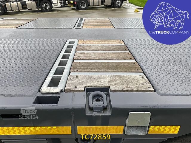 Atrelado da plataforma Kässbohrer SPA M