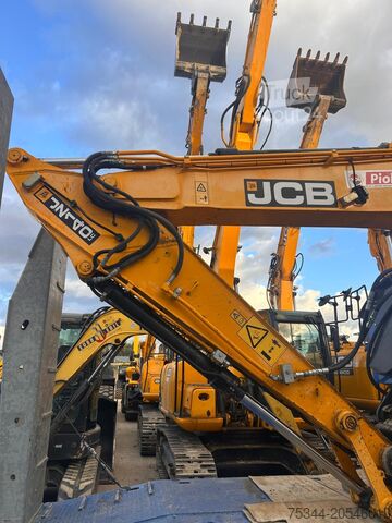 Excavateur sur chenilles JCB JZ140