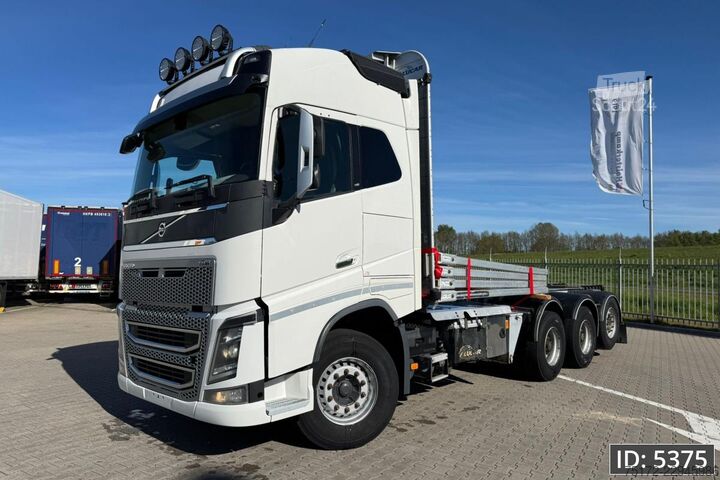 Transportator de lemn Volvo FH16 750 Globetrotter XL, Euro 6, 8x4 / Hydraul...