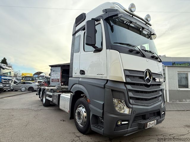Kamion z zamenljivo nadgradnjo MERCEDES-BENZ FAHRSCHULE/Actros2540/6x2/5Sitze/Veigel-Pedale