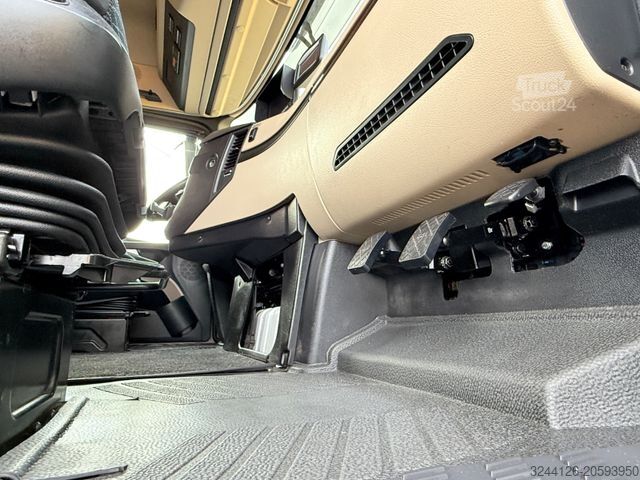 Kamion z zamenljivo nadgradnjo MERCEDES-BENZ FAHRSCHULE/Actros2540/6x2/5Sitze/Veigel-Pedale