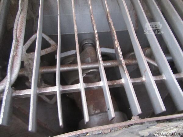 Betonpomp Mercedes-Benz Axor 829