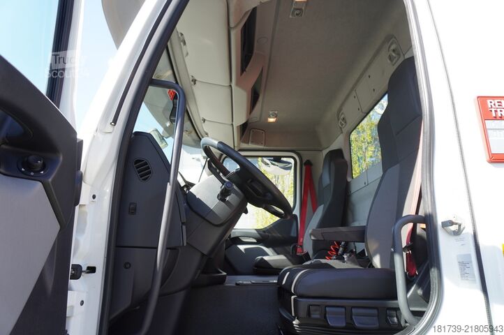 Piattaforma con gru Renault C280 DTI 8/ FASSI crane F135a.22 /15EPAL