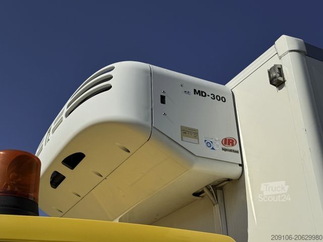 Koelwagen MAN Steyr 12S22 Kühlkoffer Termo king MD-300