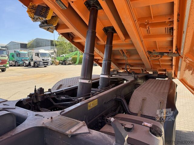 3-suuntainen kippi Mercedes-Benz AROCS 3246 8x4 EURO6 WYWROTKA TRÓJSTRONNA Z BOR...