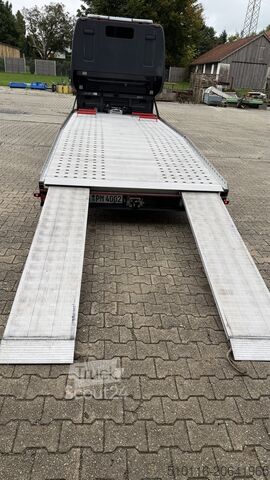 Járműszállító birkakabinnal Iveco 50C18H/P Fahrzeugtransporter