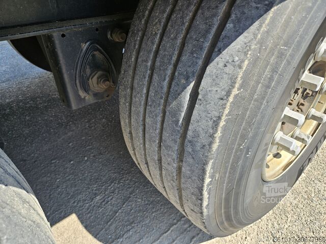 Auflieger mit Pritsche & Plane Krone SDP 27 eLB4-CS Innen 2.780mm