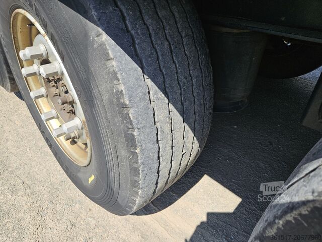 Auflieger mit Pritsche & Plane Krone SDP 27 eLB4-CS Innen 2.780mm