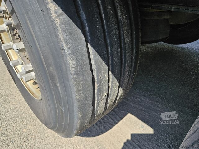 Auflieger mit Pritsche & Plane Krone SDP 27 eLB4-CS Innen 2.780mm