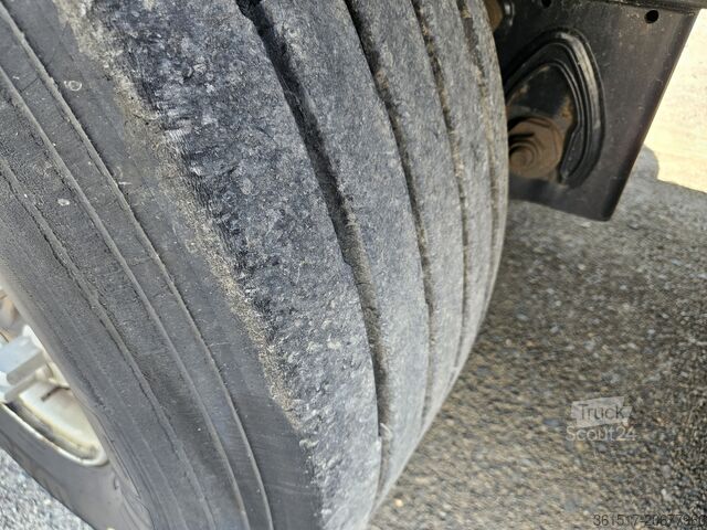 Auflieger mit Pritsche & Plane Krone SDP 27 eLB4-CS Innen 2.780mm