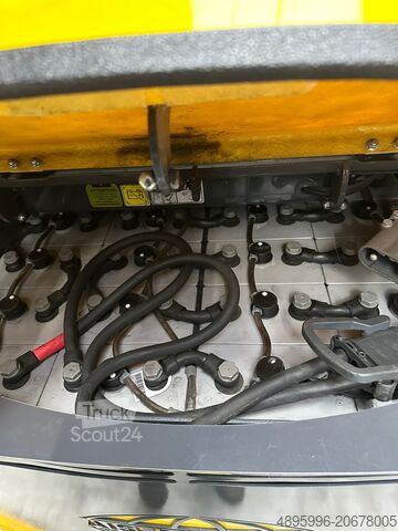 Narrow aisle forklift truck Combilift Aisle Master 20WHE/ Only 6256 hours