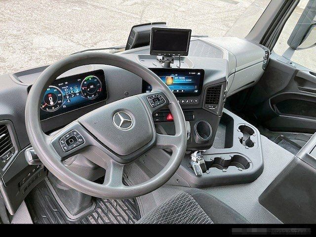 LKW-Fahrgestell MERCEDES-BENZ Actros 1832 L Koffer LBW 1,5t+Koffer 8,1m+Klima