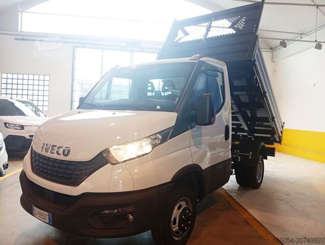 Volquete trilateral Iveco Daily 35