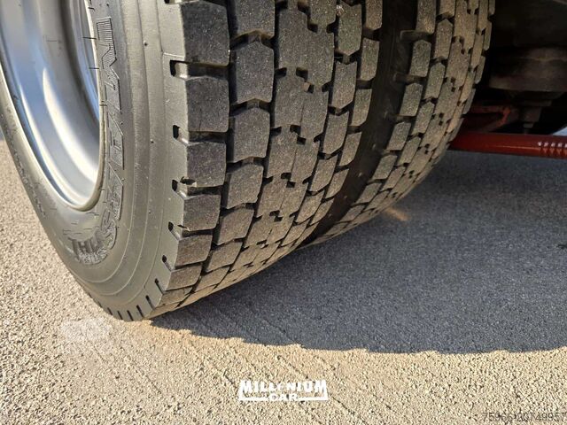 φορτηγό με επίπεδη επιφάνεια και μουσαμά IVECO EUROCARGO 150E24 TECTOR KM 392000 M 9,80