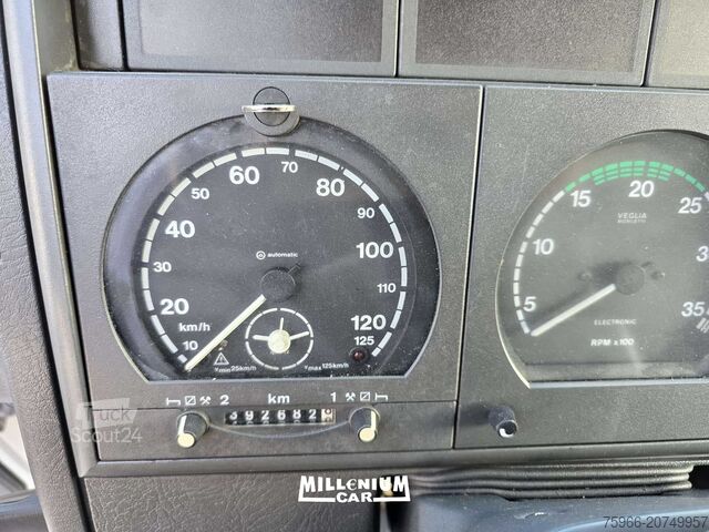 φορτηγό με επίπεδη επιφάνεια και μουσαμά IVECO EUROCARGO 150E24 TECTOR KM 392000 M 9,80