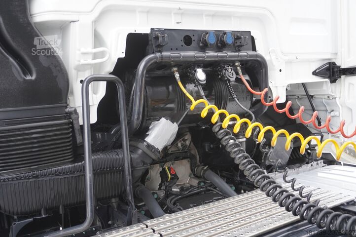 Vilcējs un pašizgāzēja puspiekabe MAN TGX 18.510 4×2 tractor unit / Sleeper ca