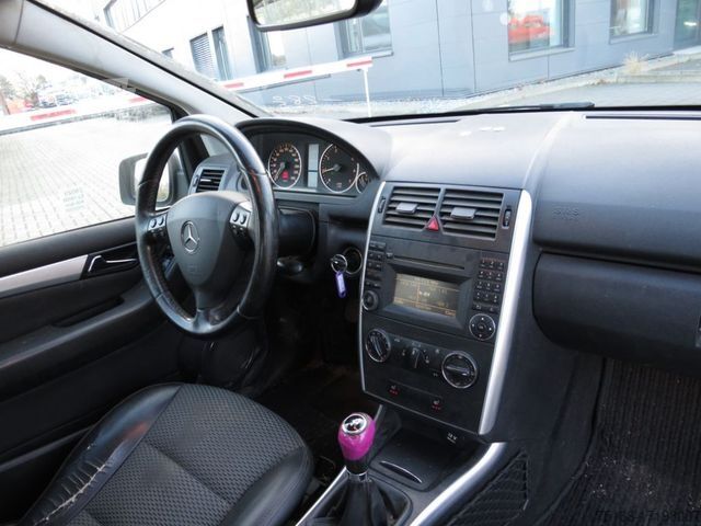 Προσαρμοσμένο φορτηγάκι MERCEDES-BENZ A-Klasse 200 Avantgarde PKW