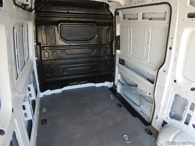 Vans ar augstu jumtu VW Crafter  35L2H2 177PS Automatik ACC