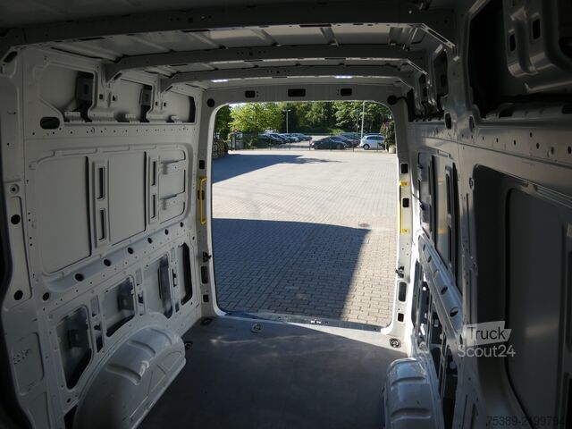 Vans ar augstu jumtu VW Crafter  35L2H2 177PS Automatik ACC