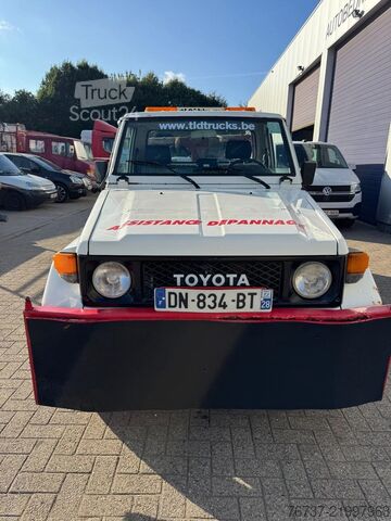 Veículo de recuperação Toyota LANDCRUISER **RECOVERY TRUCK-WINCH**