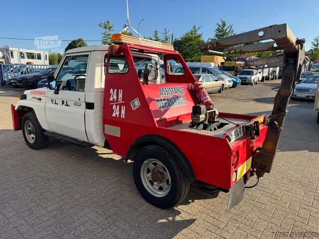 Veículo de recuperação Toyota LANDCRUISER **RECOVERY TRUCK-WINCH**