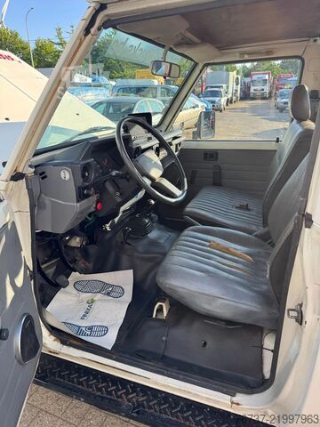 Pojazd do odzyskiwania danych Toyota LANDCRUISER **RECOVERY TRUCK-WINCH**