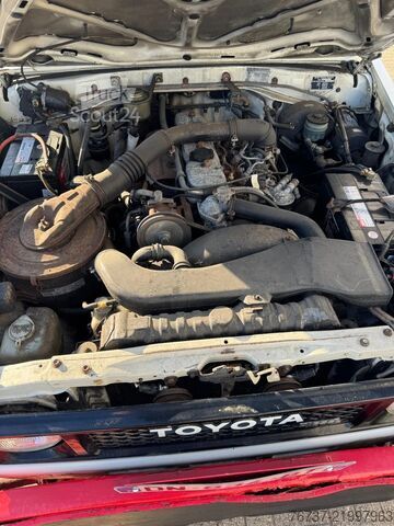 Pojazd do odzyskiwania danych Toyota LANDCRUISER **RECOVERY TRUCK-WINCH**